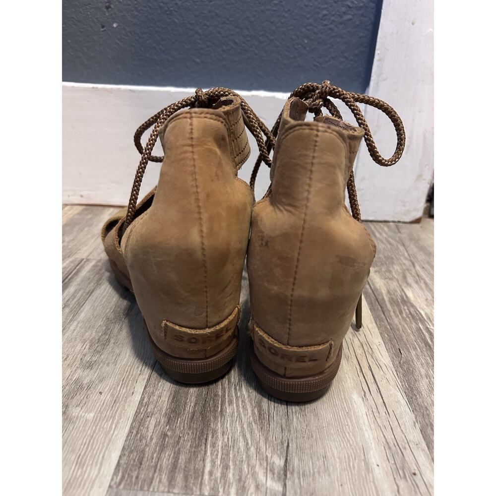 SOREL JOANIE II TAN Leather BROWN LACE WEDGE SANDALS Sz 7.5 - Picture 3 of 9